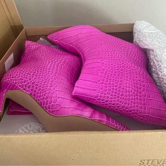 Steve Madden Shoes - NIB Steve Madden Lavan Boots